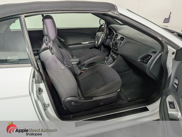 Used 2012 White Chrysler Touring image 28
