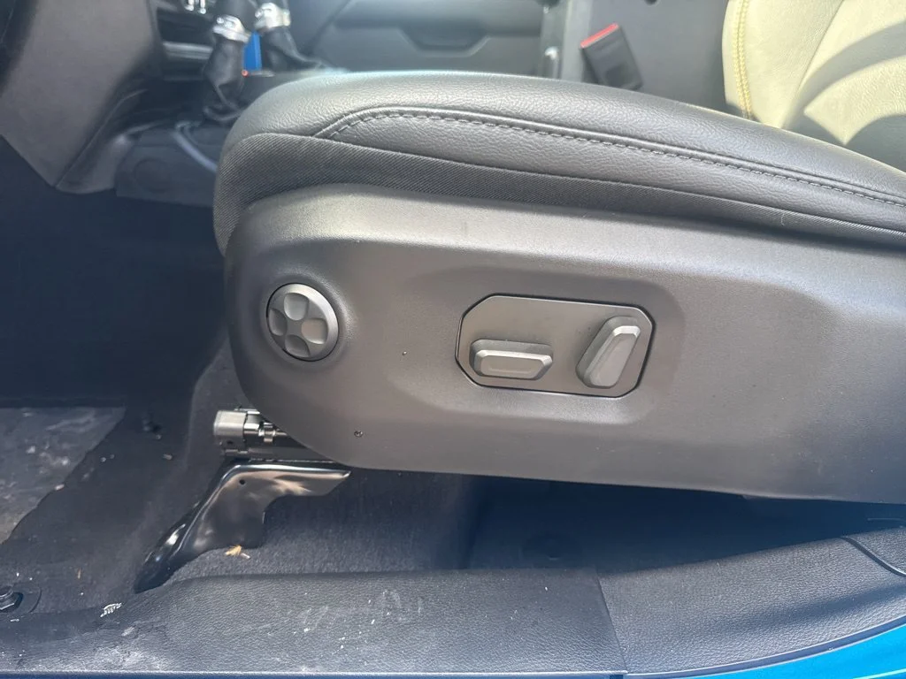 Used 2025 Blue Jeep Sahara image 18