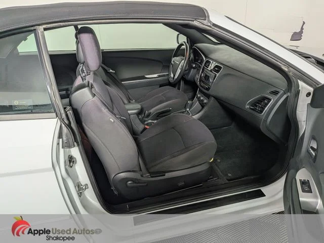 Used 2012 White Chrysler Touring image 28