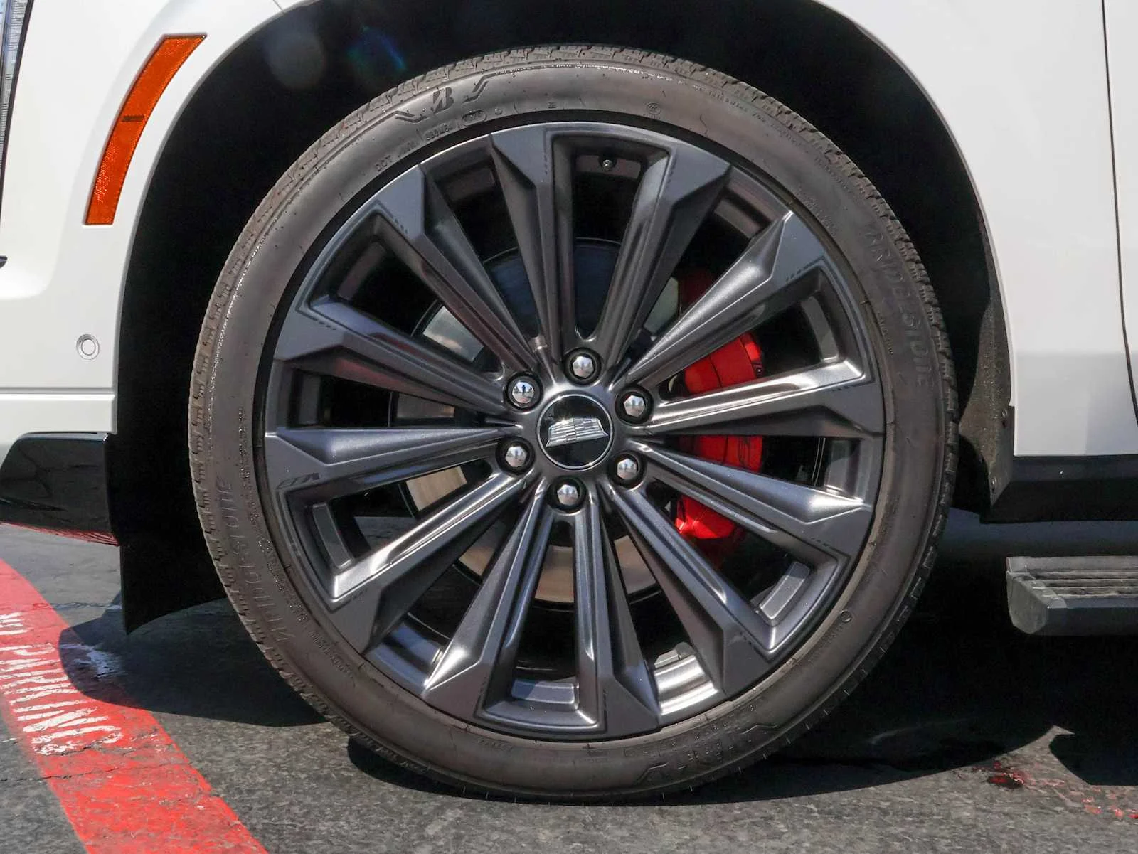 2025 Cadillac Escalade V-Series - Photo 7