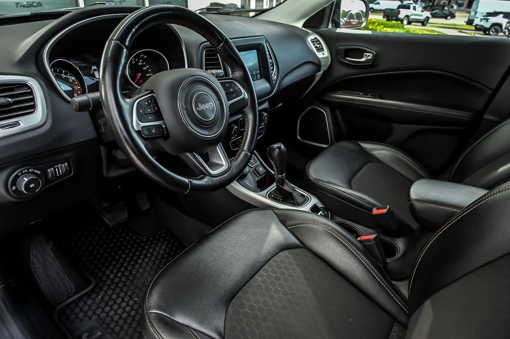 Used 2020 Silver Jeep Latitude image 13