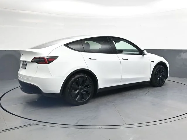 Used 2025  Tesla Long Range image 4