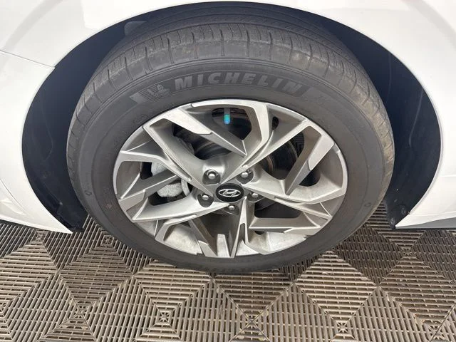 Used 2023 White Hyundai SEL image 32