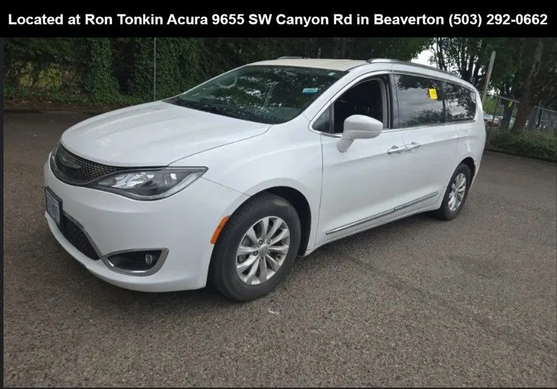 Used 2019 Bright White Clearcoat Chrysler Touring L image 3