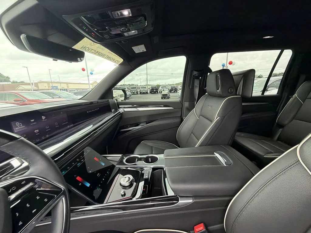 Used 2025 Black Cadillac Sport image 11