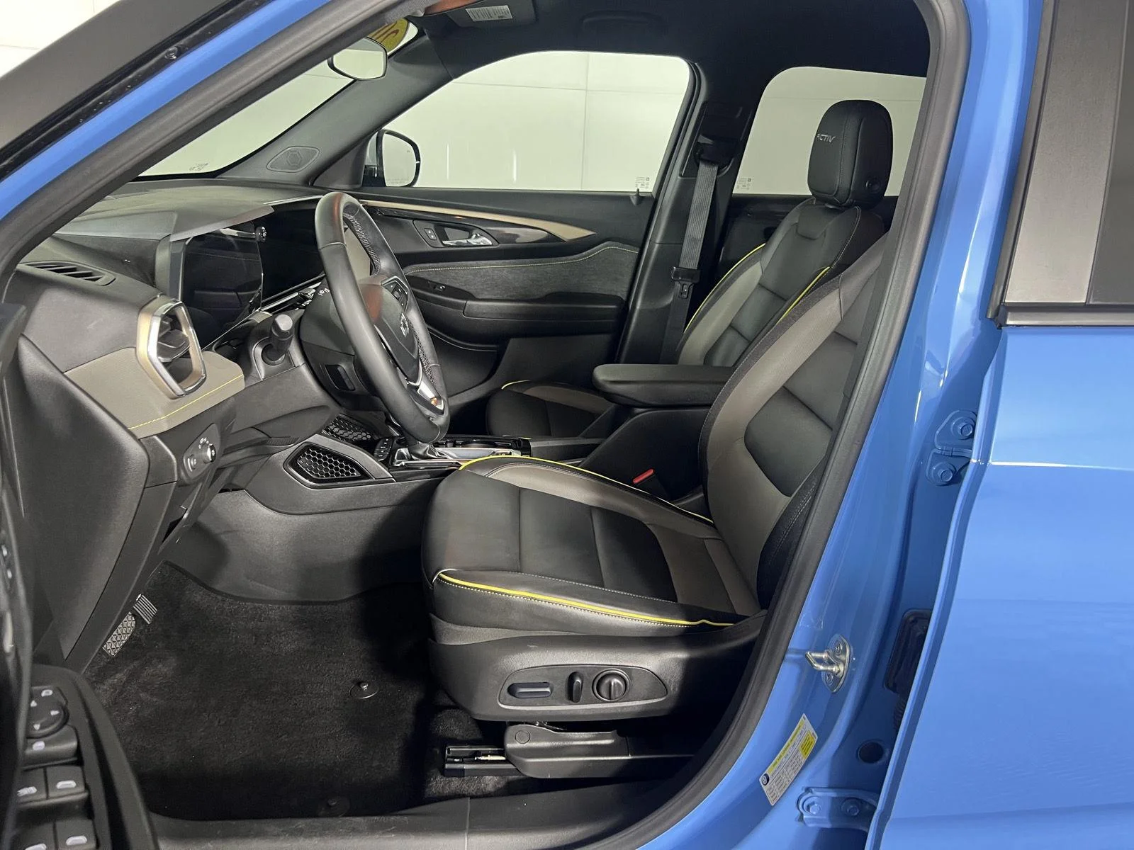 Used 2024 Fountain Blue Chevrolet ACTIV image 26