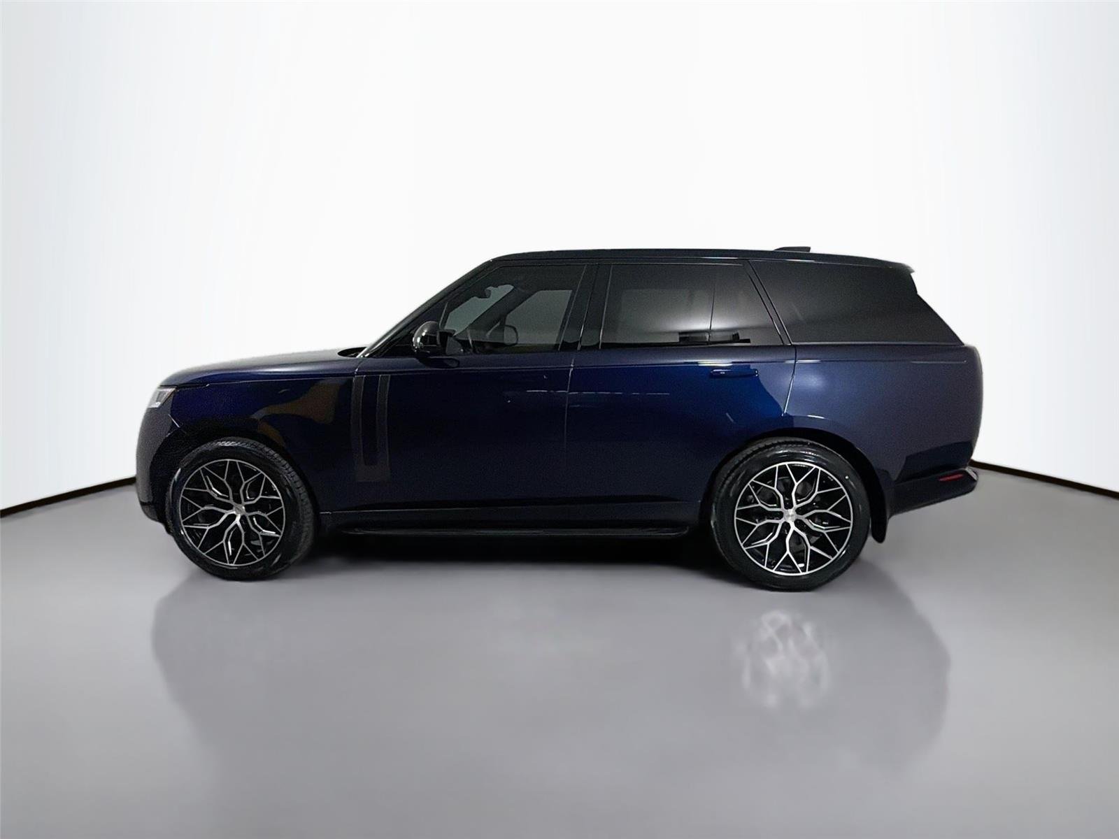Used 2023 Portofino Blue Land Rover P530 SE V8 image 8