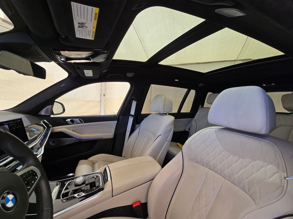 Used 2025 White Metallic BMW xDrive40i image 15