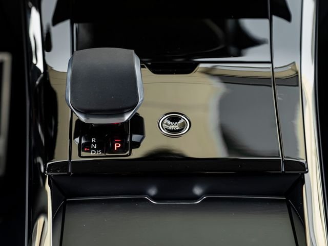 New 2026 Santorini Black Land Rover Dynamic SE image 19