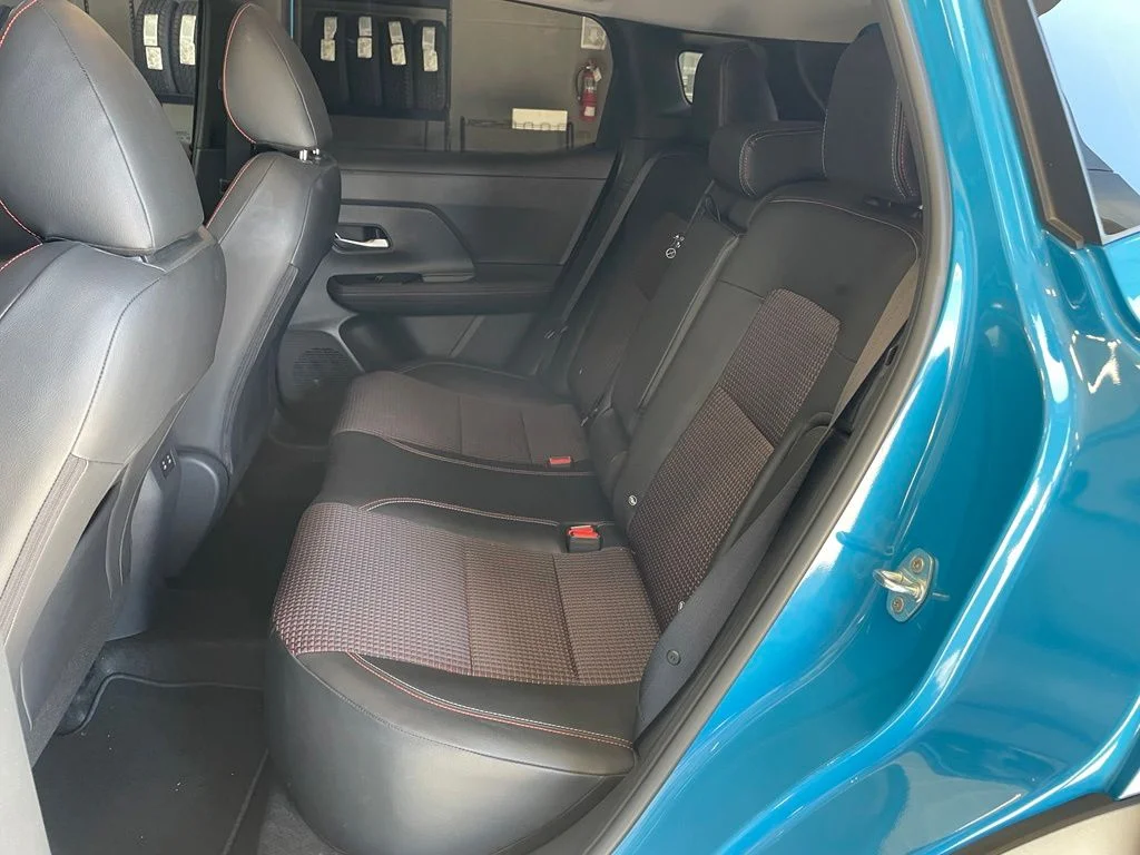 Used 2025 White Nissan SR image 16