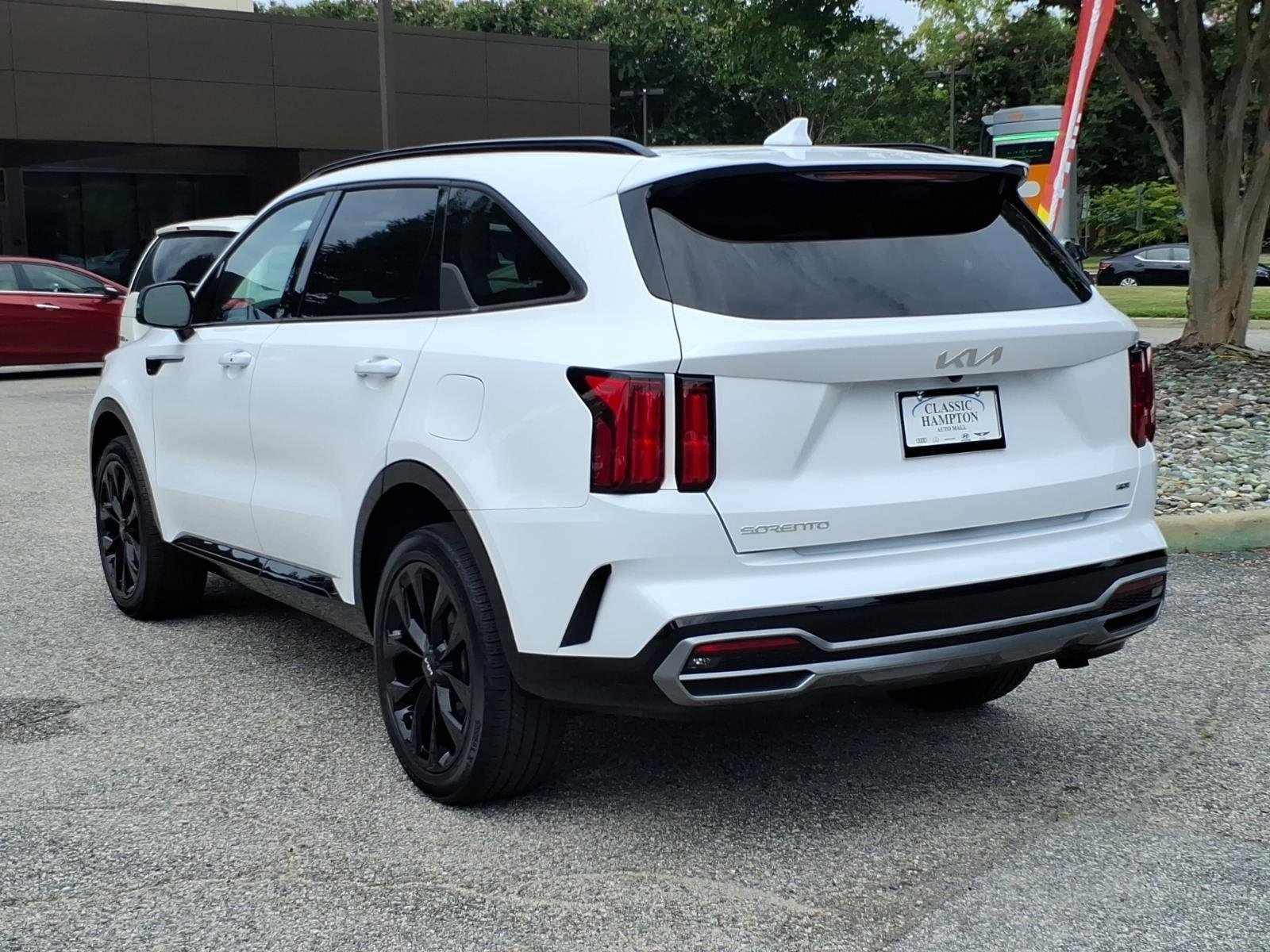 Used 2023 Glacial White Pearl Kia SX image 10