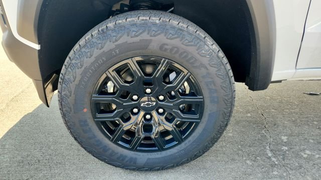 New 2026 White Chevrolet Trail Boss image 9