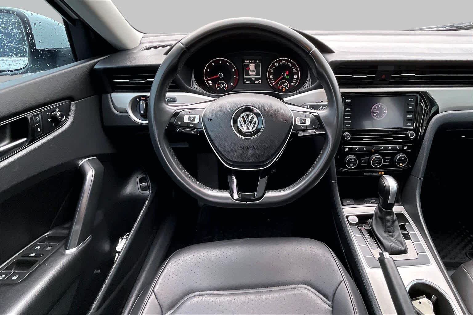Used 2022 Pure White Volkswagen 2.0T SE image 6
