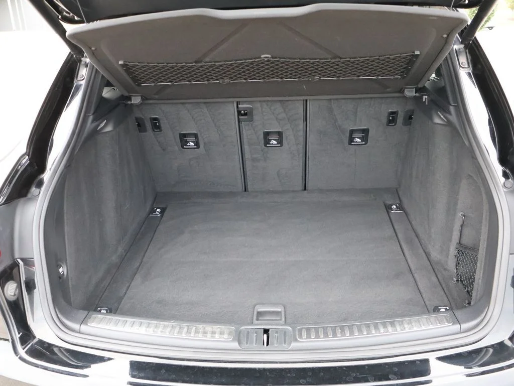 Used 2018  Porsche Base image 16