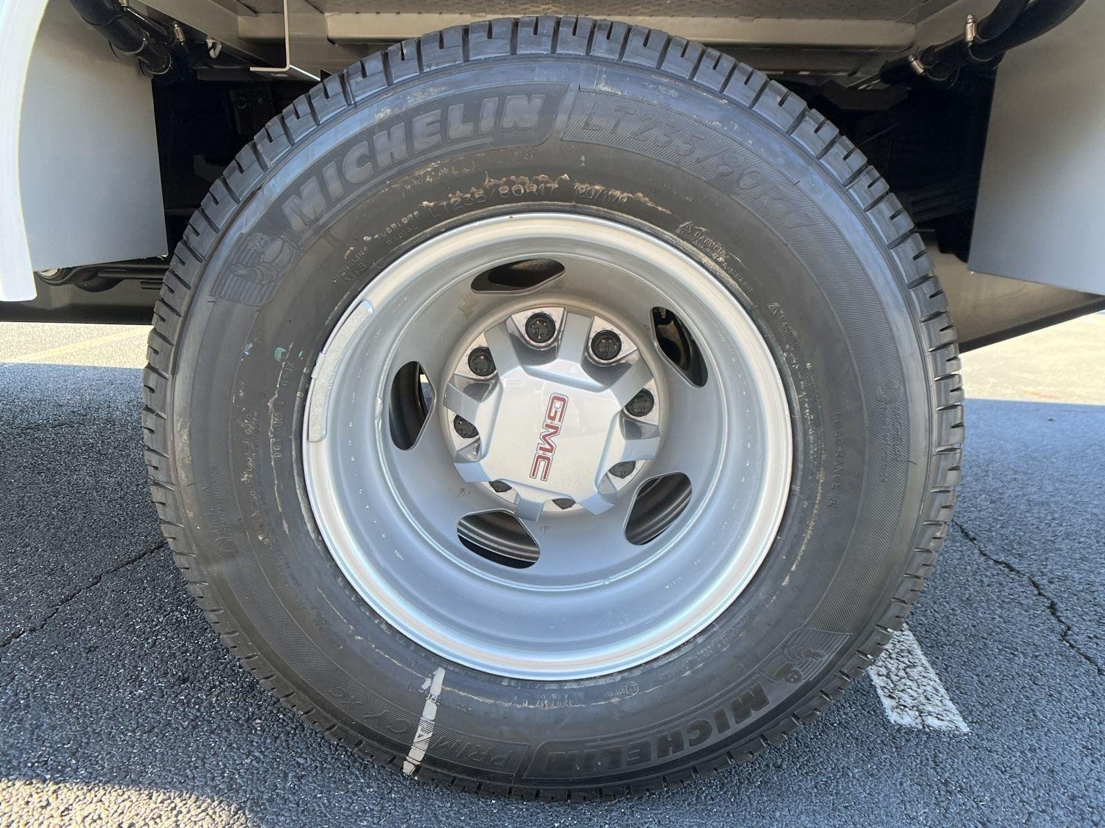 2025 GMC Sierra 3500 Chassis Cab Pro - Photo 18