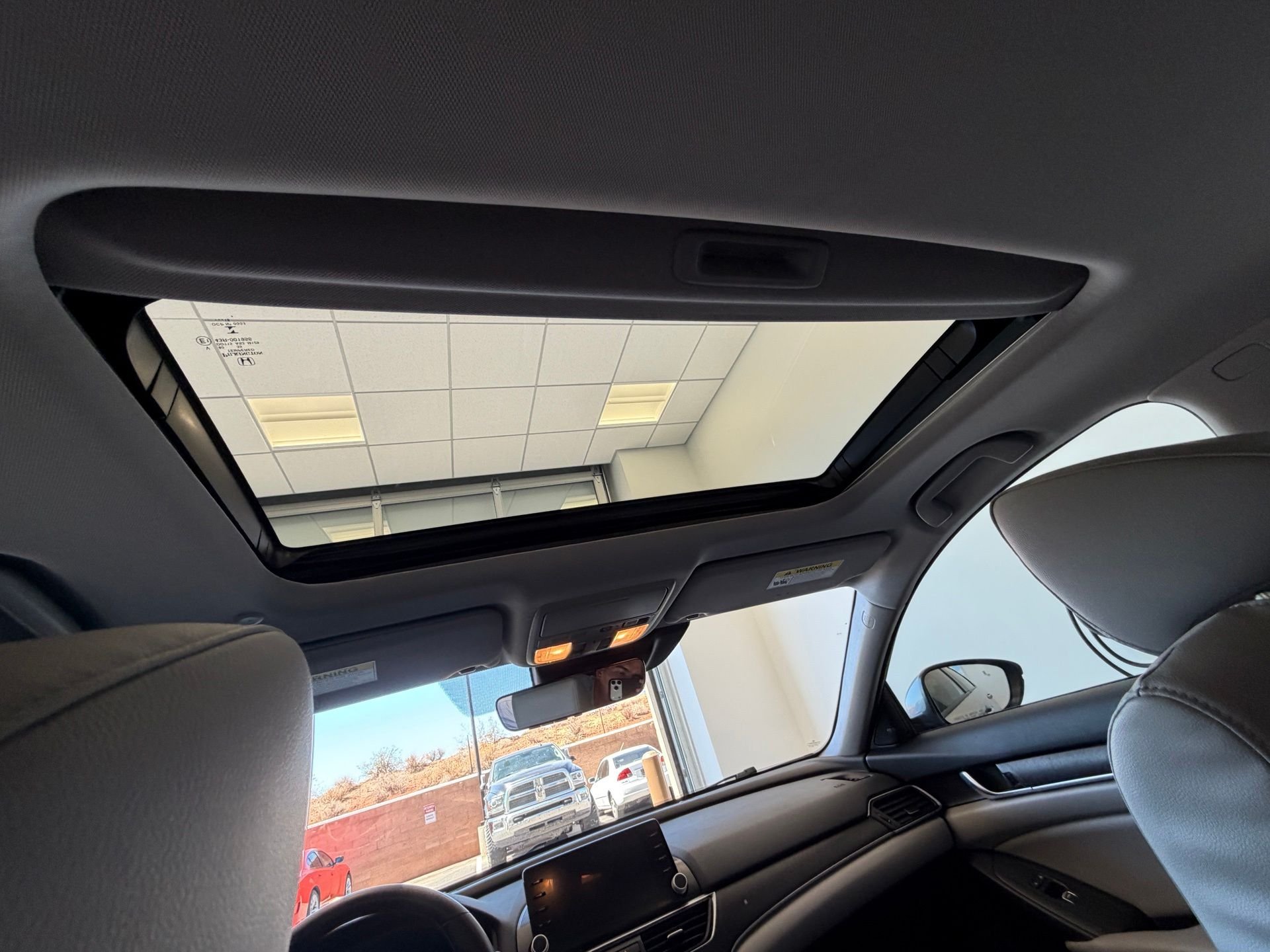Used 2018 Silver Honda Touring image 33