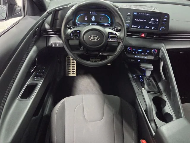 Used 2025 Gray Hyundai SEL Sport image 7