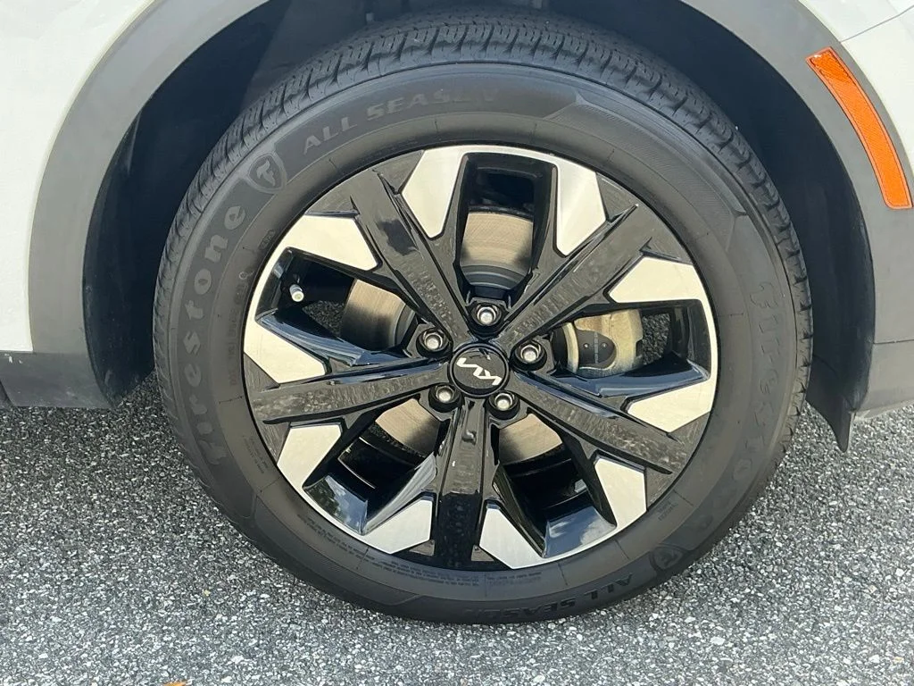 Used 2023 White Kia X-Line image 13