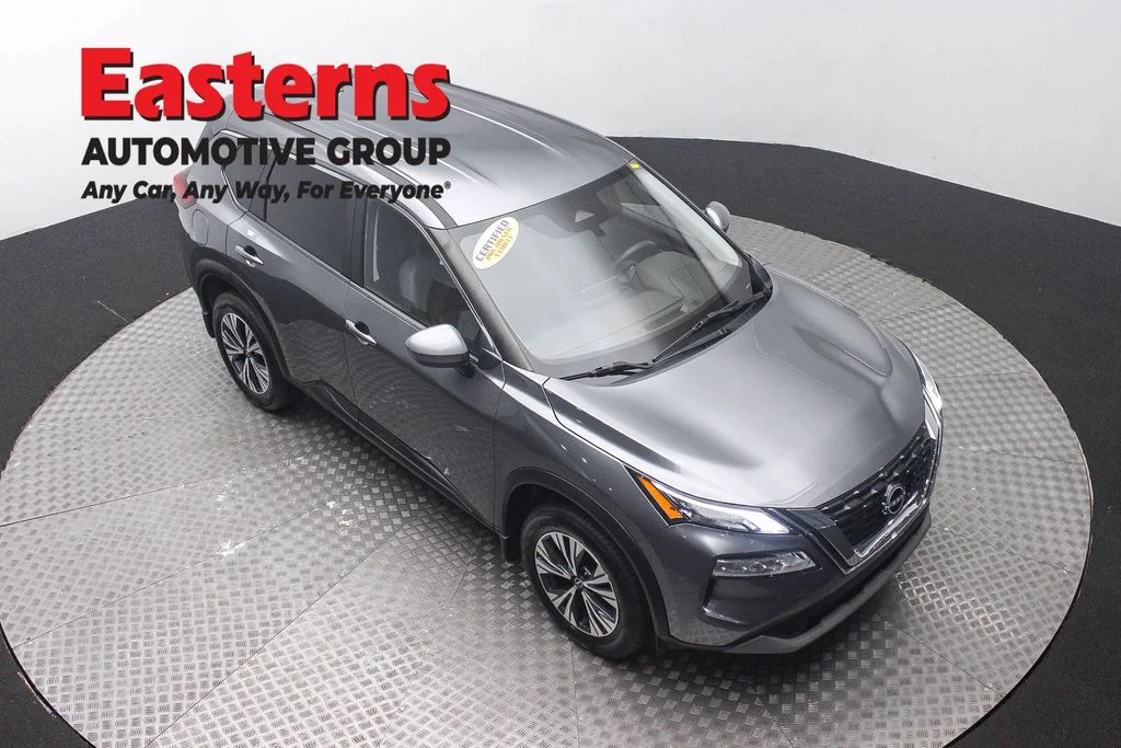 Used 2023 Gray Nissan SV image 3