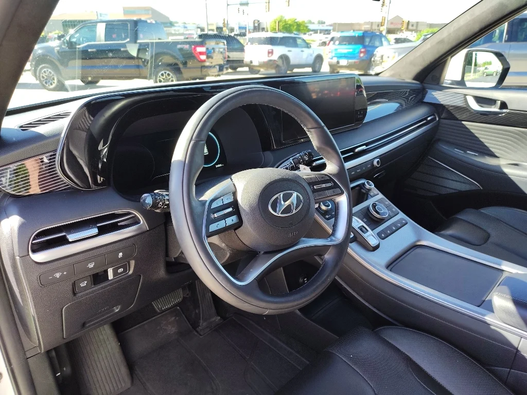 Used 2025 Hyper White Hyundai Calligraphy image 10