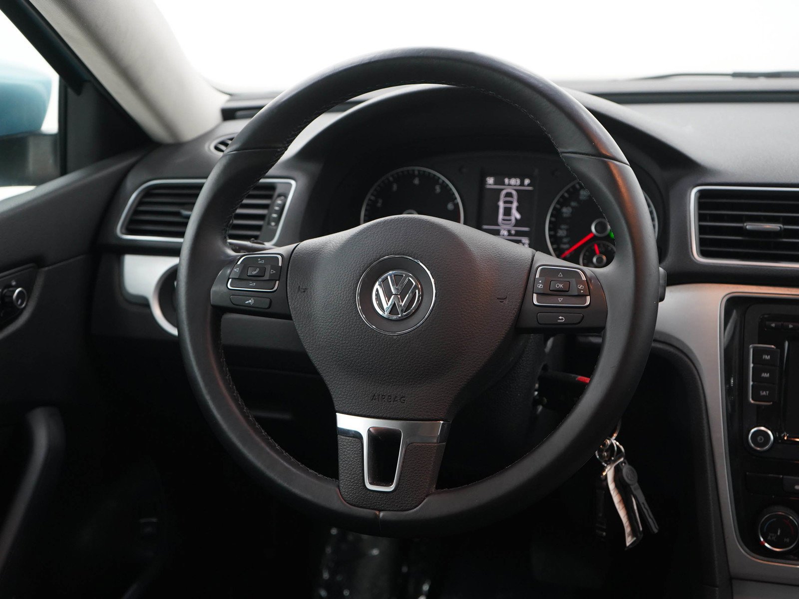 Used 2013 Glacier Blue Metallic Volkswagen 2.5 SE image 14