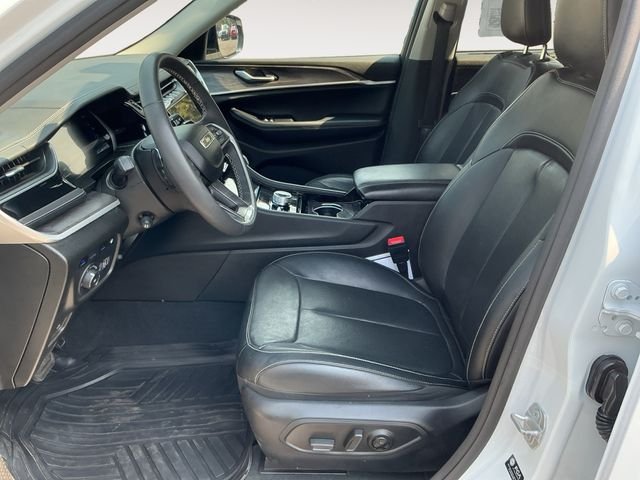 Used 2022 White Jeep 4xe image 10