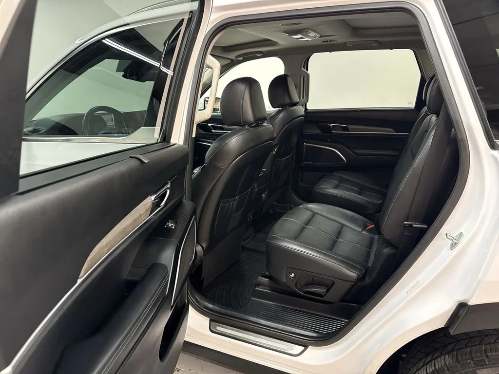 Used 2021 White Pearl Kia SX image 14
