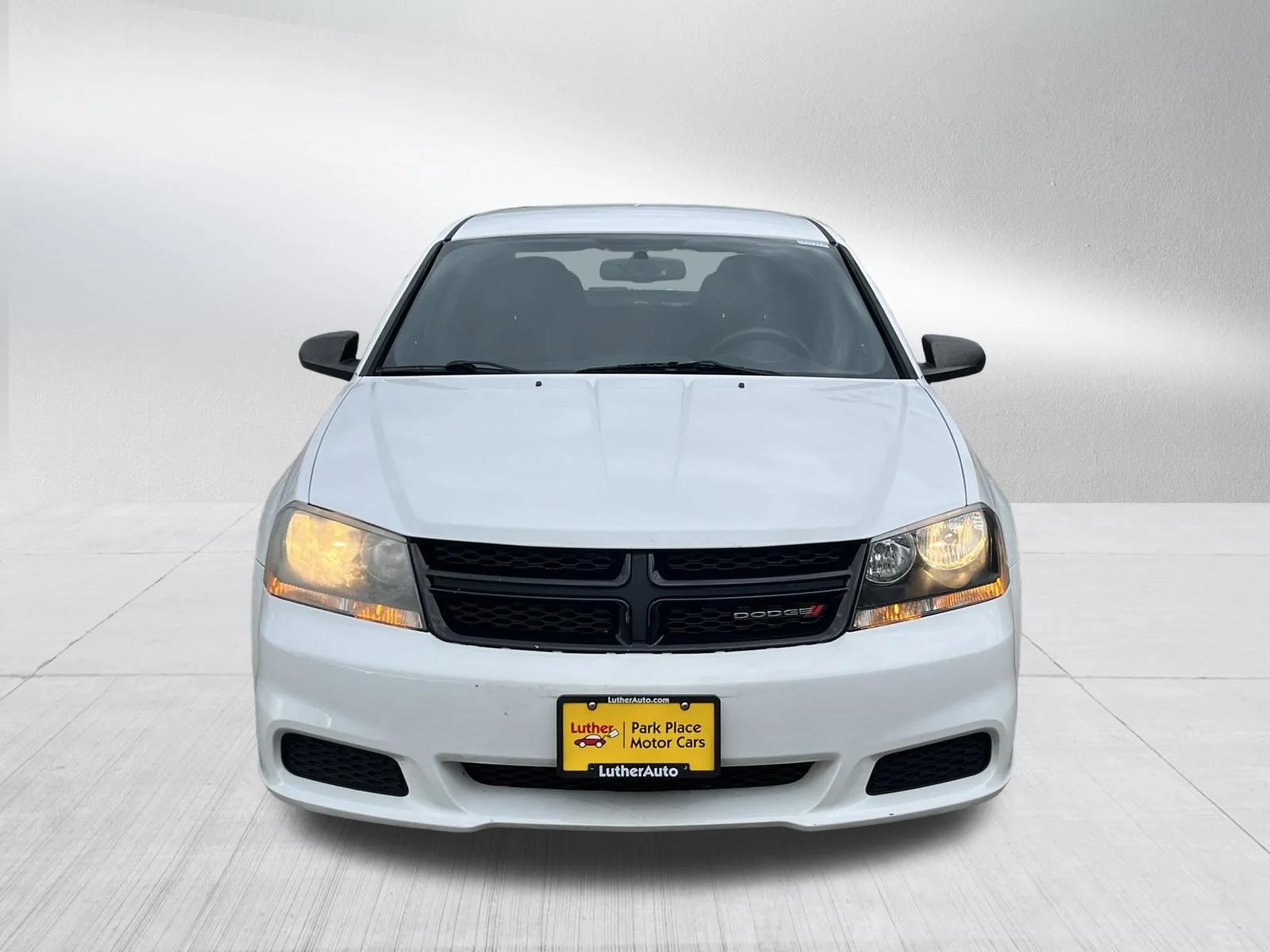 Used 2014 Bright White Clearcoat Dodge SE image 2