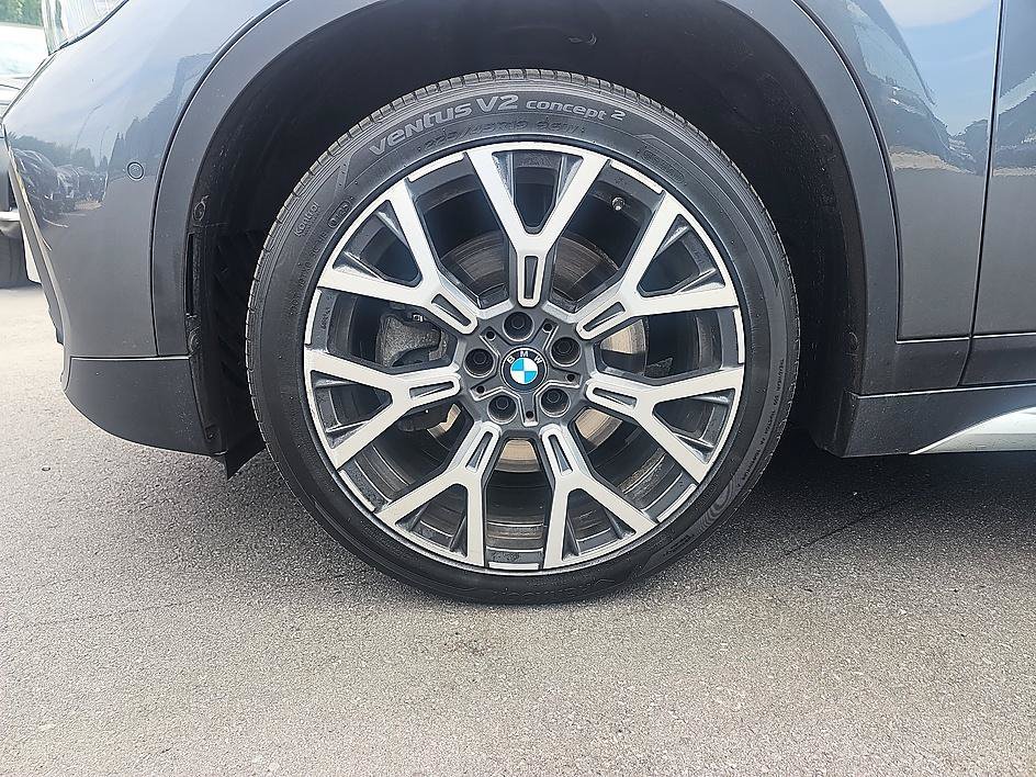 Used 2020 Mineral Gray Metallic BMW sDrive28i Premium image 8