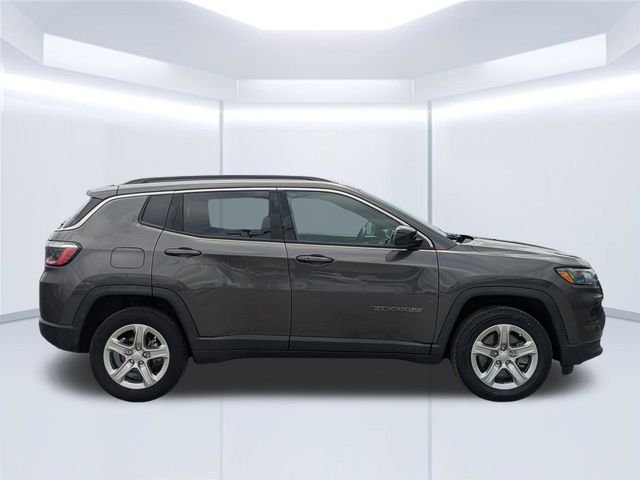 Used 2023 Gray Jeep Latitude image 7