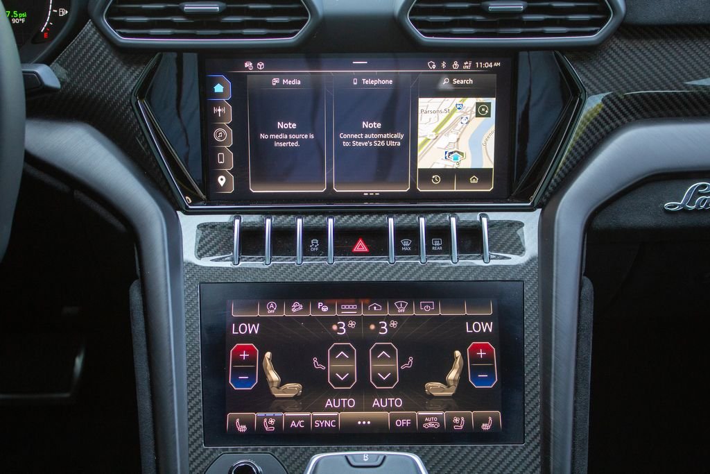Used 2024 White Lamborghini Performante image 16
