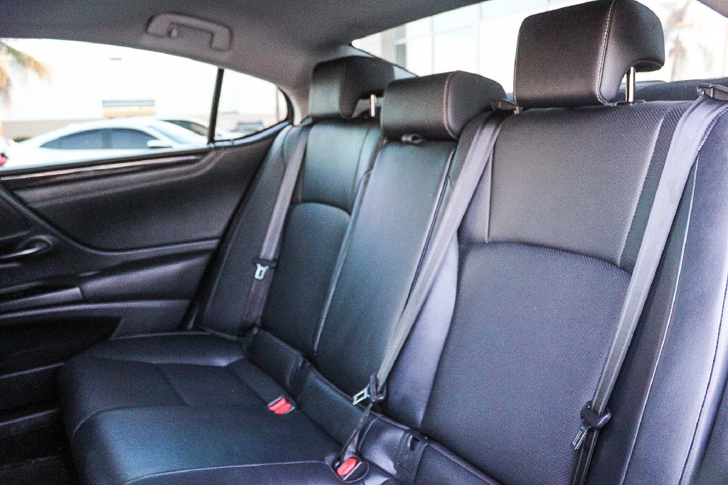 2019 Lexus ES 350 - Photo 18