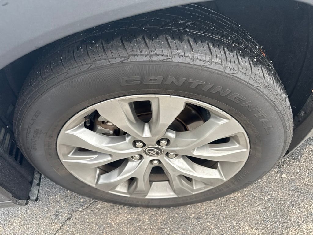 Certified Used 2025  Toyota Limited image 5