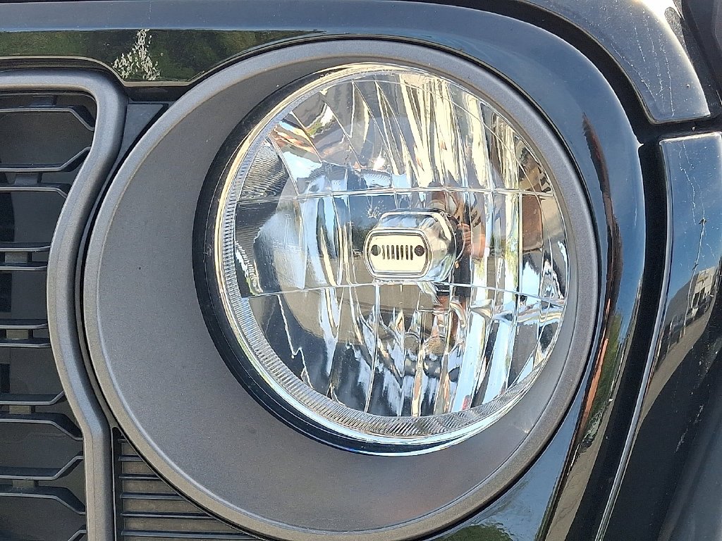 Used 2024 Black Jeep Sport S image 9