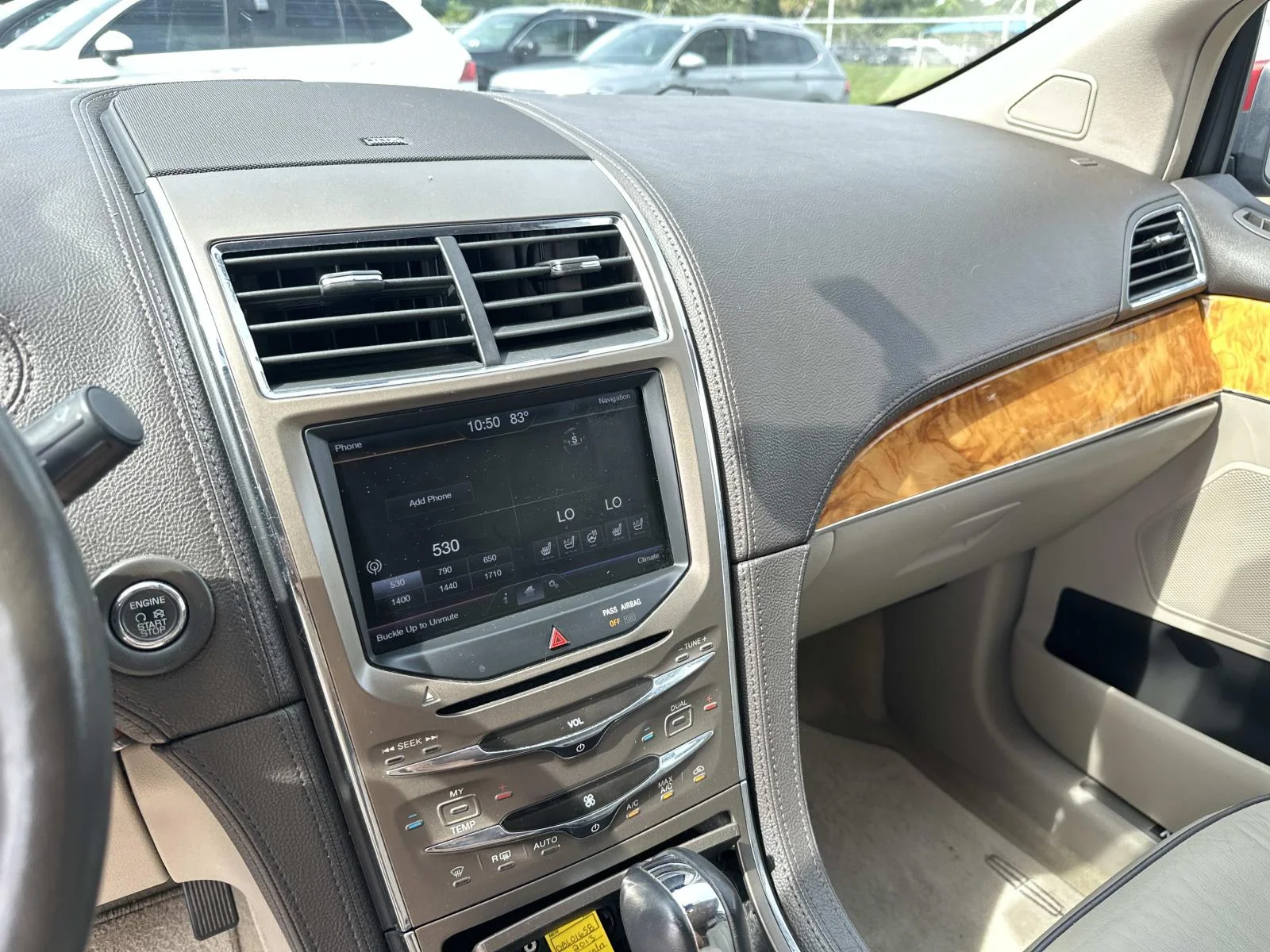 Used 2013 Red LINCOLN FWD 4dr image 15