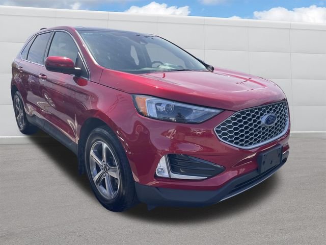 Used 2023 Rapid Red Metallic Tinted Clearcoat Ford SEL image 12