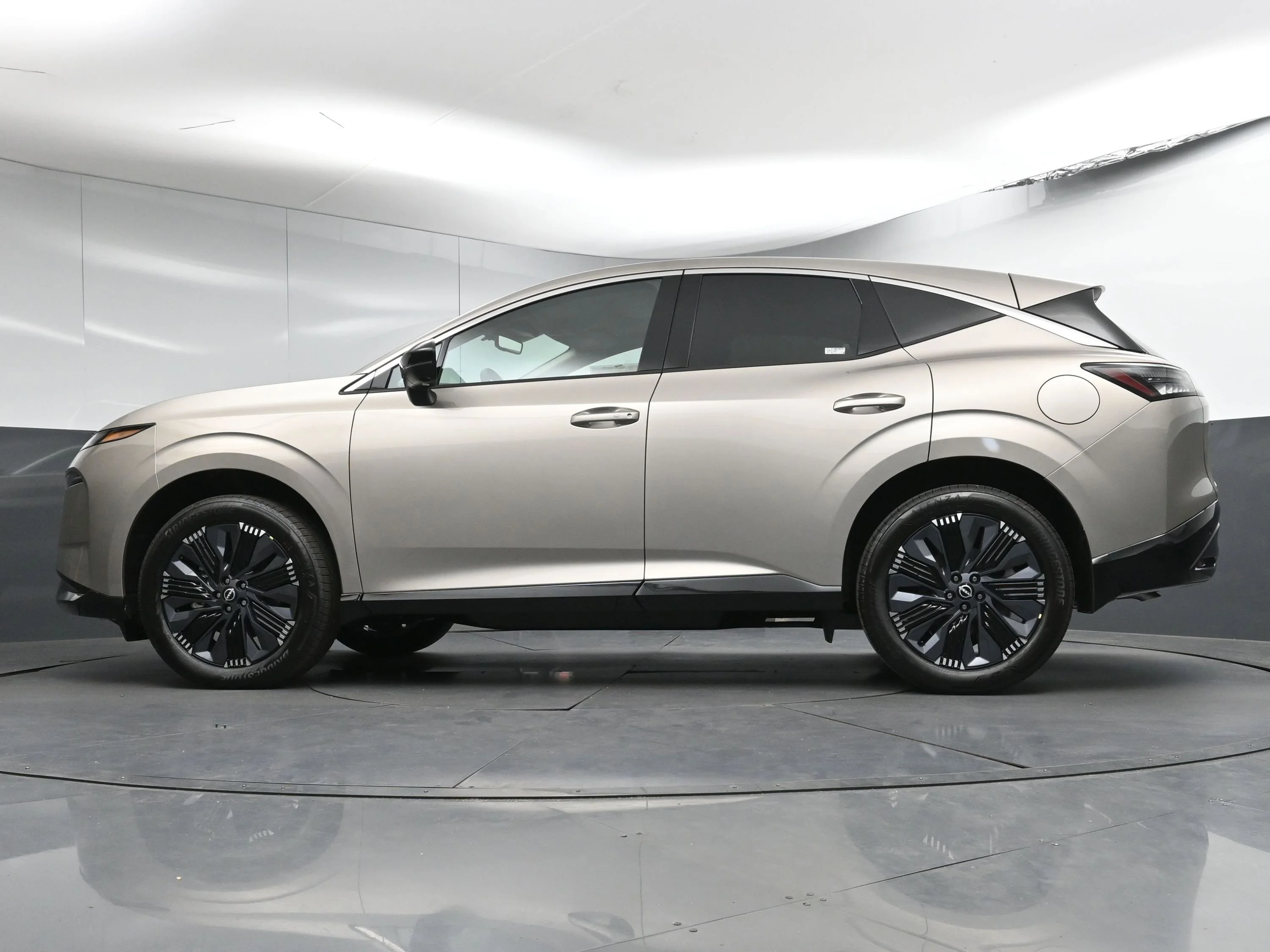 New 2026 Champagne Silver Metallic Nissan Platinum image 30