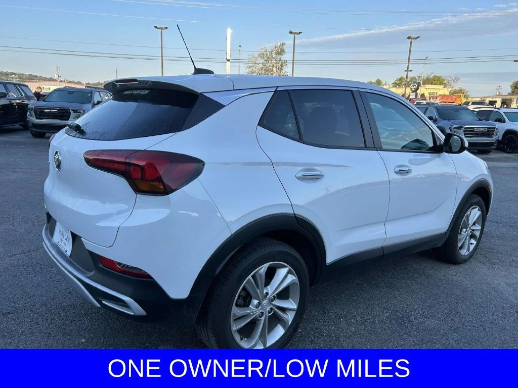 Used 2023 SUMMIT WHITE Buick Preferred image 4