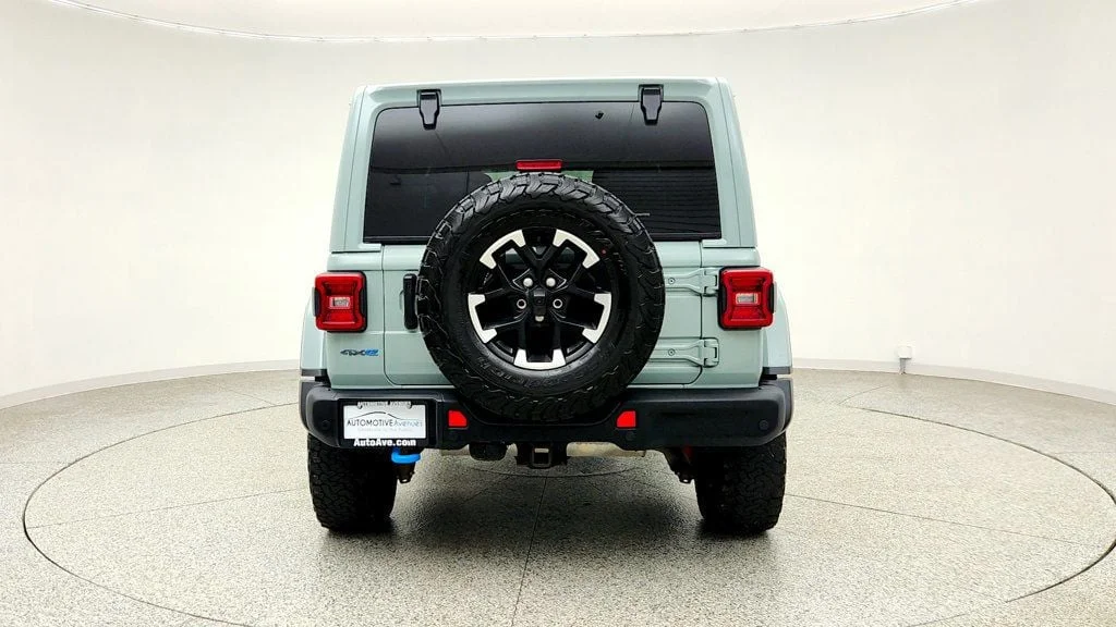 Used 2024 Earl Clearcoat Jeep Rubicon X 4xe w/ Nappa Leather, Steel Bumpers & Off-Road Camera image 6