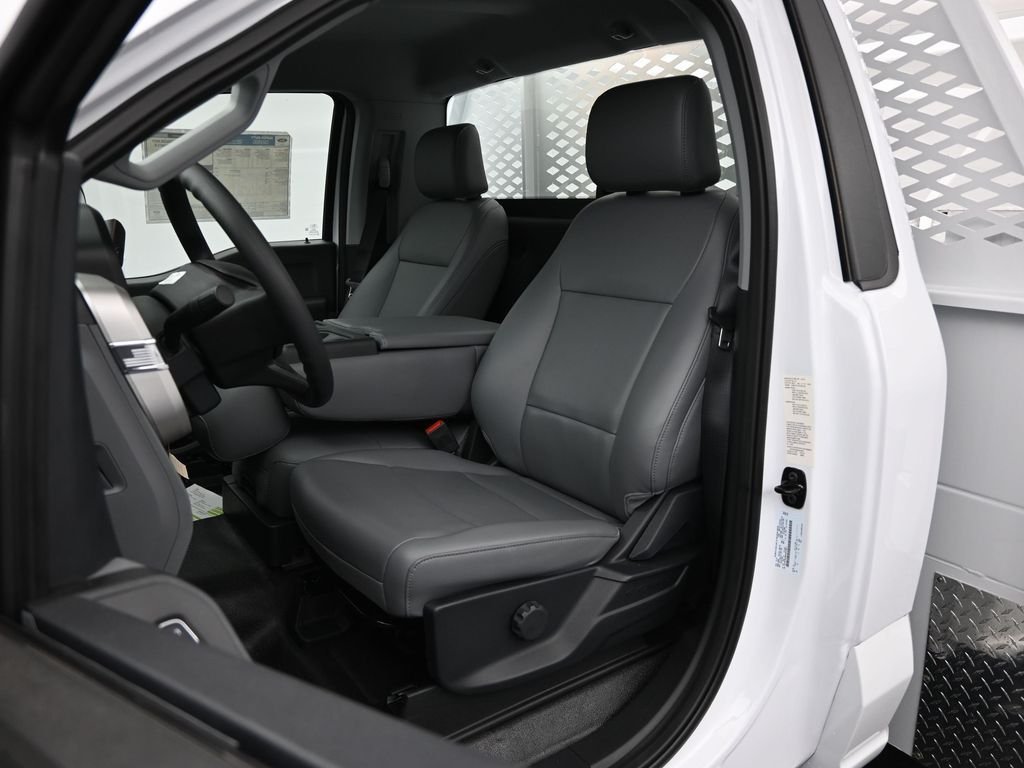 New 2025 Oxford White Ford XL image 8