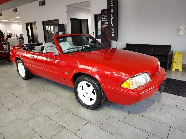 Used 1992 Red Ford LX image 10