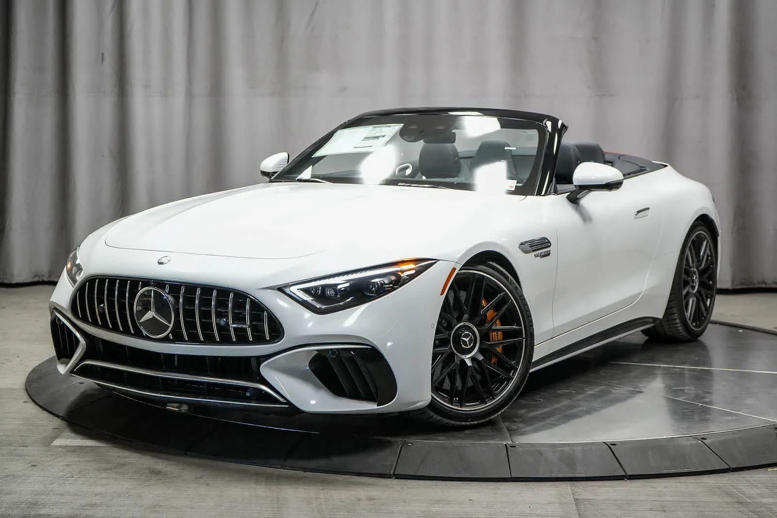 New 2025 MANUFAKTUR Moonlight White Metallic Mercedes-Benz AMG® SL 63 S E Performance Roadster image 53