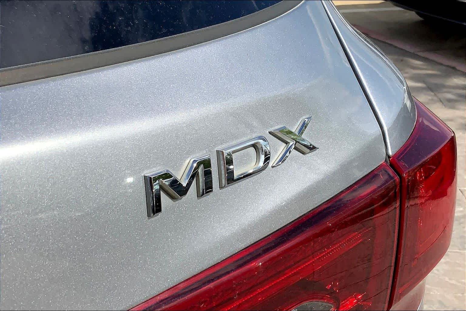 Used 2018 Lunar Silver Metallic Acura  image 9