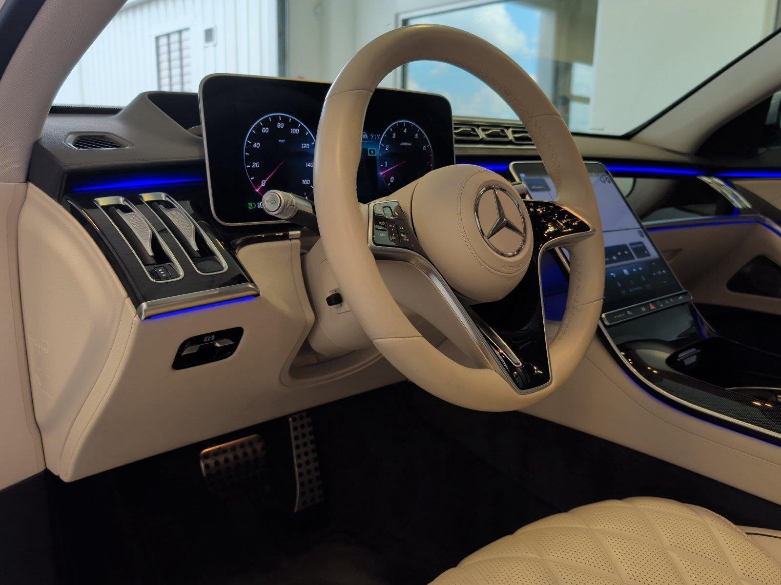 Used 2023 MANUFAKTUR Diamond White Mercedes-Benz S 580 image 15
