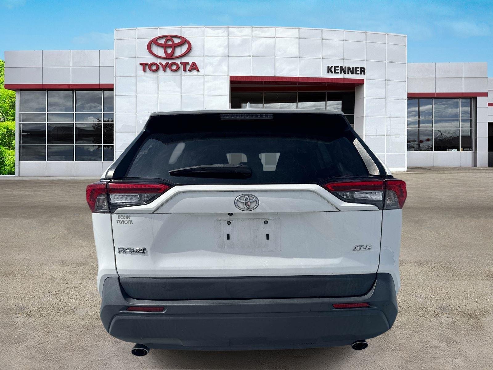 Used 2022 White Toyota XLE image 7