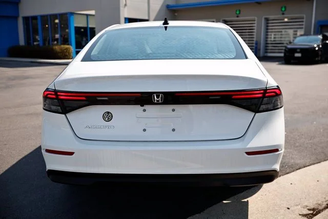 New 2026 Platinum White Pearl Honda SE image 11