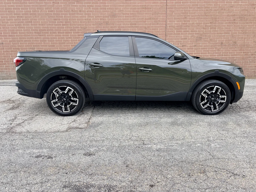 Used 2025 Rockwood Green Hyundai Limited image 6