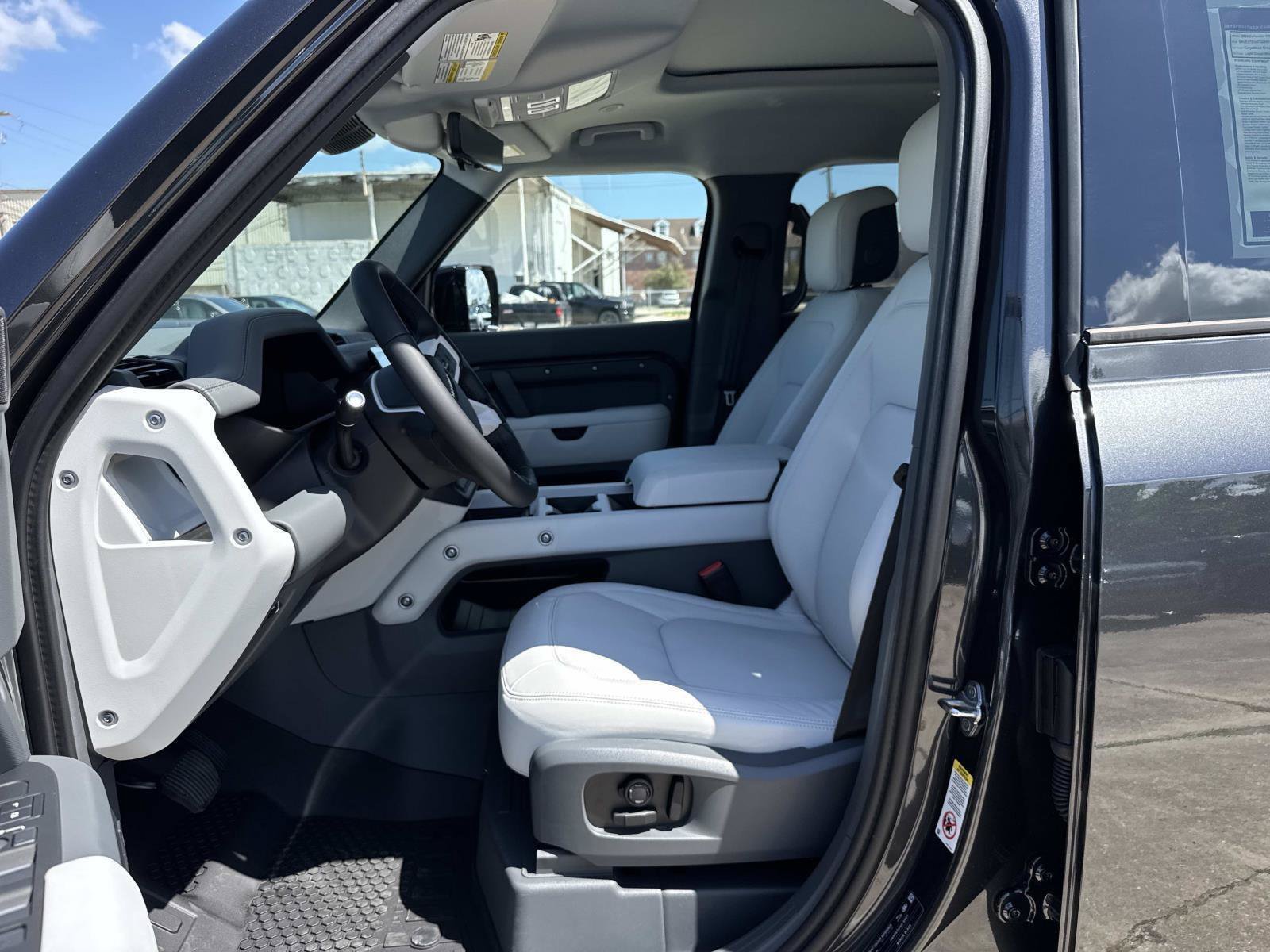 New 2026 Carpathian Grey Land Rover X-Dynamic SE image 10
