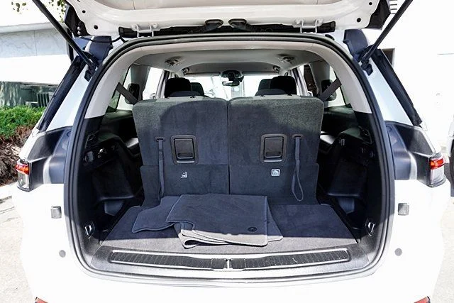 Used 2023 White Jeep Laredo image 12