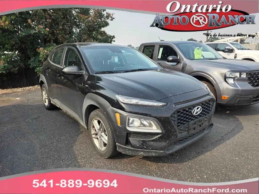 Used 2021 Ultra Black Hyundai SE image 1